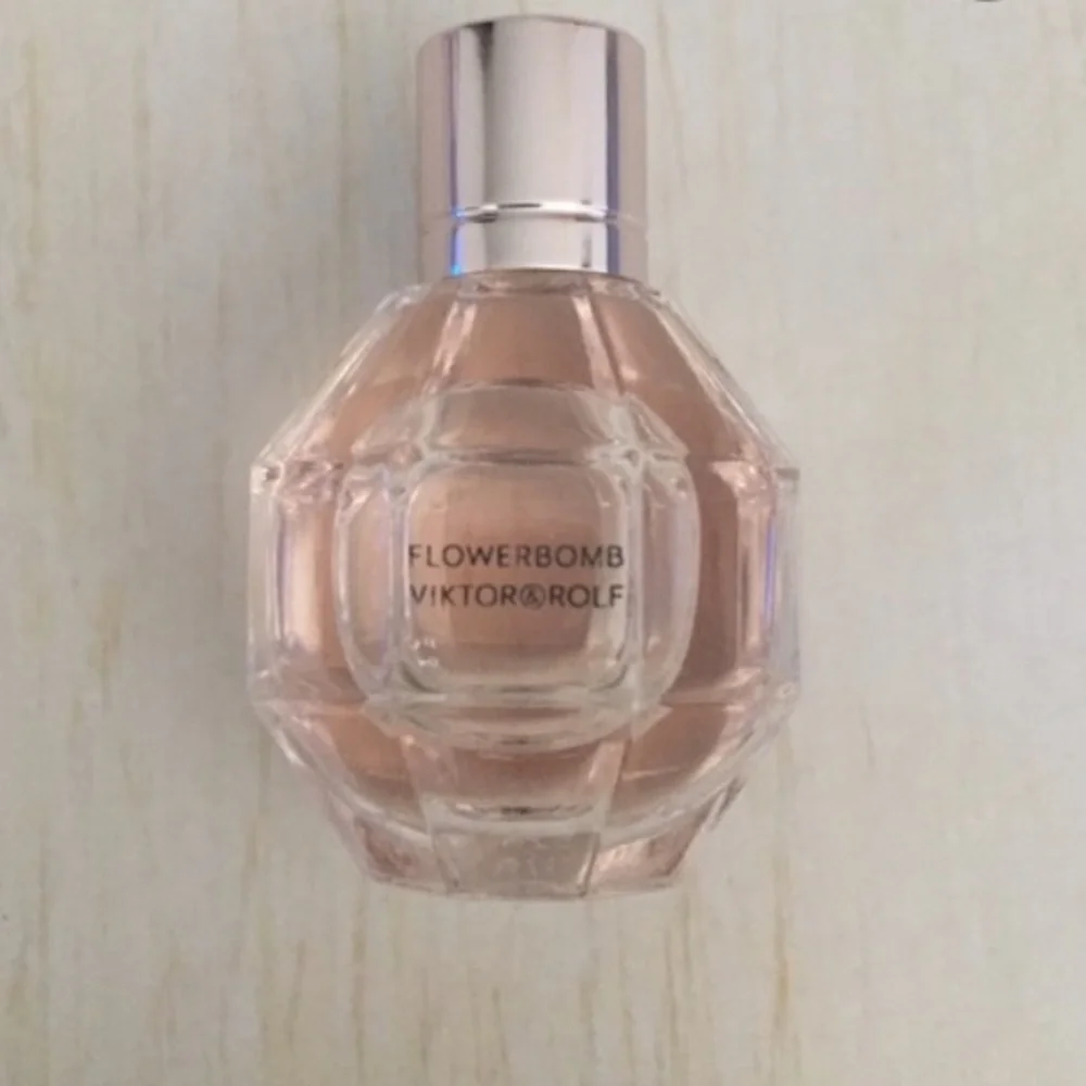FLOWERBOMB MINI PARFUM- BY VIKTOR AND ROLF - Picture 4 of 5